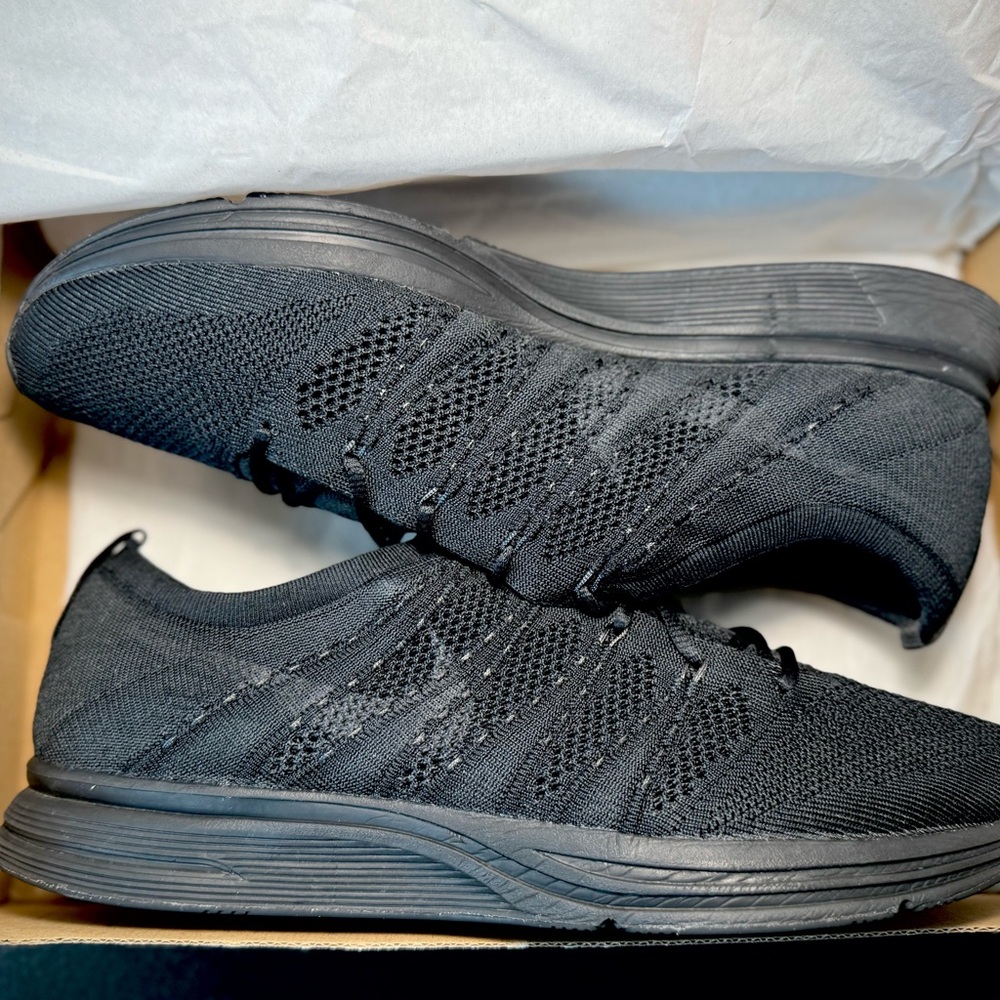 (Men’s 10.5) Nike Flyknit Trainer Triple Black running shoes